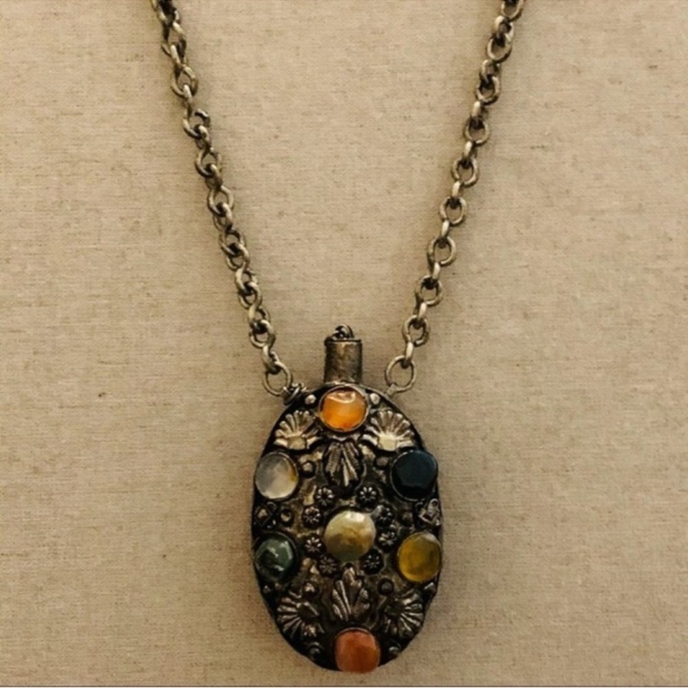 Vintage | Long Antique Indian Pendant - Picture 3 of 11